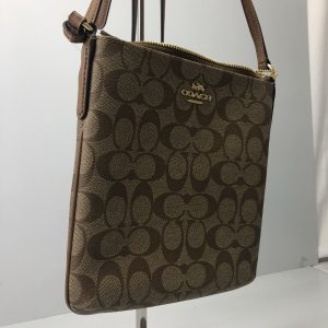Read more about the article コーチ  シグネチャー  キャンバス    ショルダー バッグ