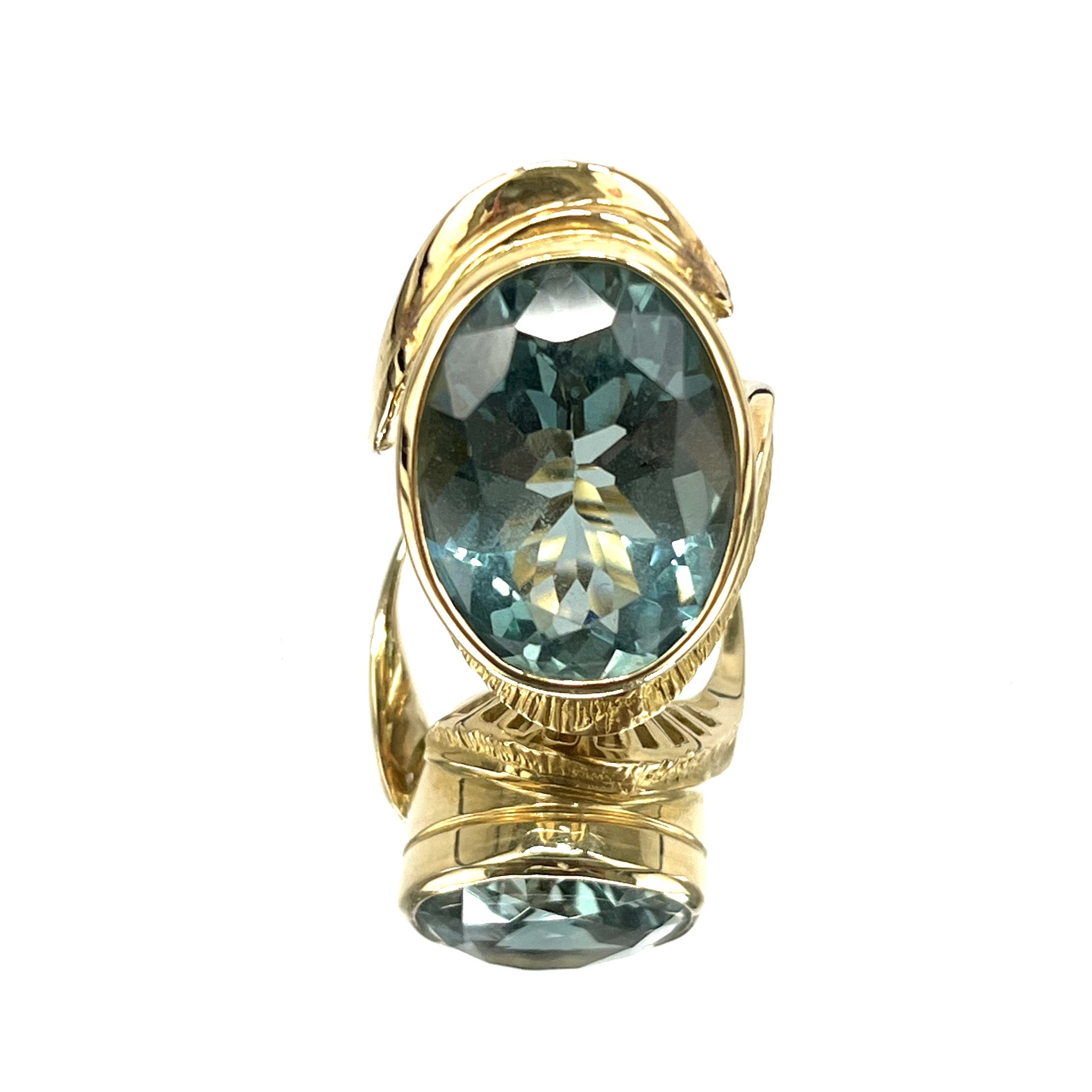 Read more about the article Blue topaz ring
