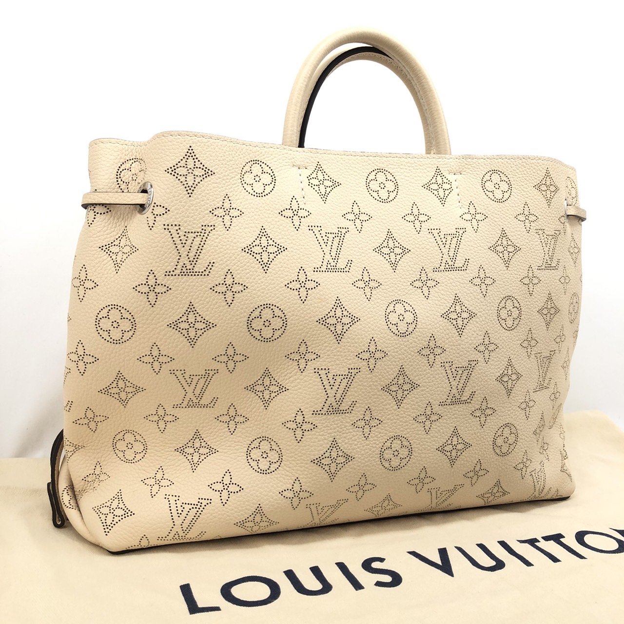 You are currently viewing Louis Vuitton